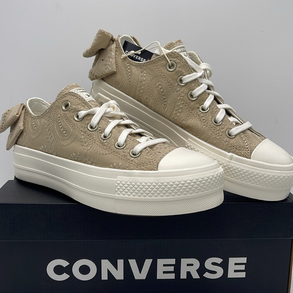Converse Women's Tan Lace Platforms A10246C
CTAS LIFT OX
NUTTY GRANOLA/EGRET/LIG - Picture 5 of 16